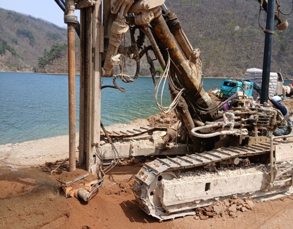 ㅇㅇ강 하천정비사업 50마이크로파일 공사 - 2025. 04